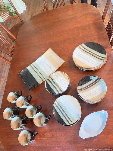 HomeTrends Striped Jazz Pattern Stoneware Dinnerware Set (1 of 9)