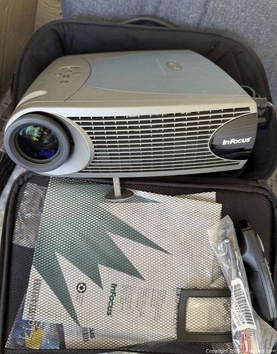 InFocus LP340/350 Projector (1 of 8)