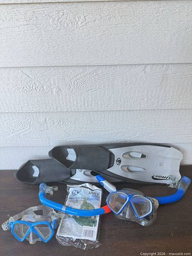 U.S. Divers Snorkel Set: Fins, Masks, Tube, Poncho (1 of 5)
