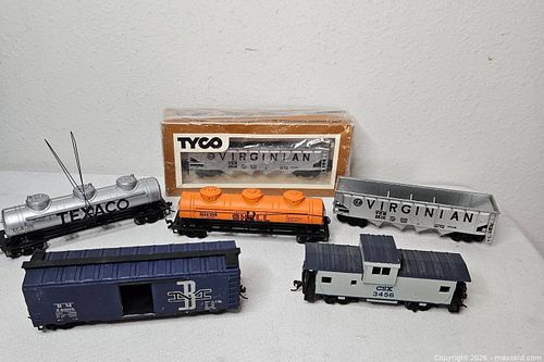 Lot Of Assorted Vintage Trains (1 of 5)