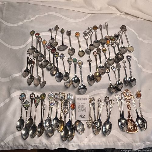 LARGE COLLECTABLE SOUVENIR TEASPOON COLLECTION from around the world (1 of 10)