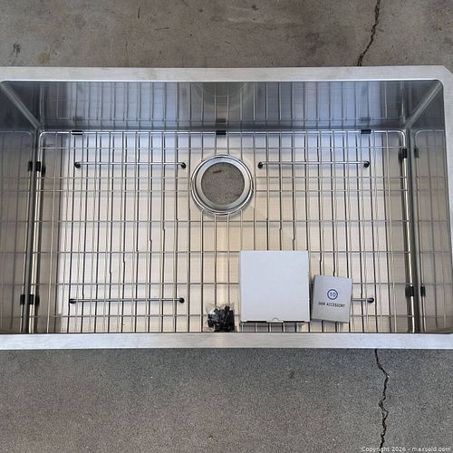 Glacier Bay Professional 32” Tight Radius Sink (1 of 4)