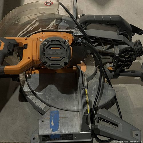 RIDGID R41221 15A 12-inch Compound Miter Saw (1 of 4)
