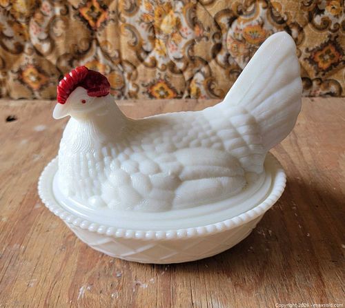 Vintage Westmoreland Milk Glass Hen Jar  (1 of 4)