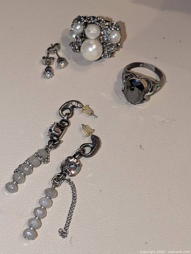 2 Rings 2 Pair Earrings (1 of 7)