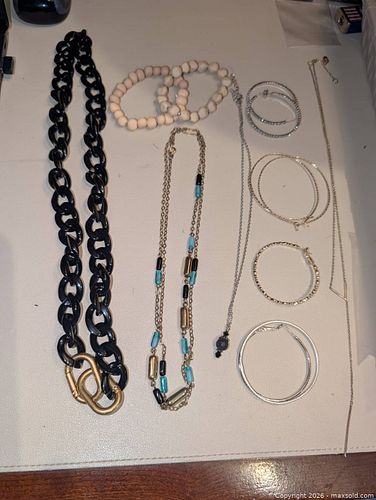 Assorted Jewellery (1 of 3)