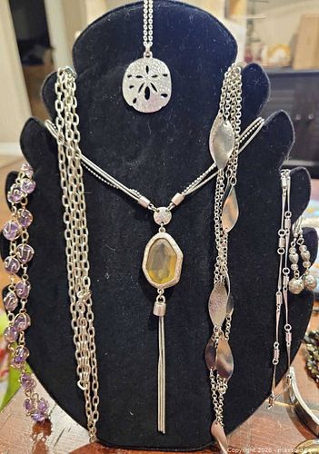 lot of vintage silver tone jewelry (1 of 10)