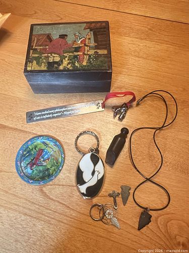 Vintage Russian Box + Other Interesting Trinkets  (1 of 19)