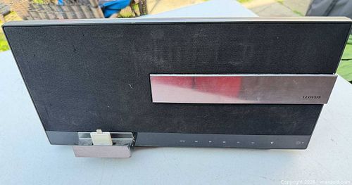 Lloyd's iPad/iPod Docking Speaker (30-pin, Lightning, AUX) (1 of 5)