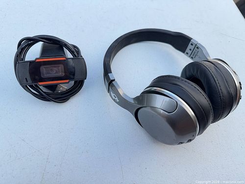 Skullcandy Hesh 2 Wireless Over-Ear Headphones + USB Webcam (1 of 4)