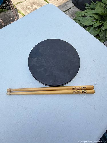 The Cadet Medium Practice Pad with Vic Firth KP2 Drumsticks (1 of 3)