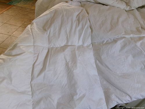 White Down Filled Comforter FULL/QUEEN (1 of 4)
