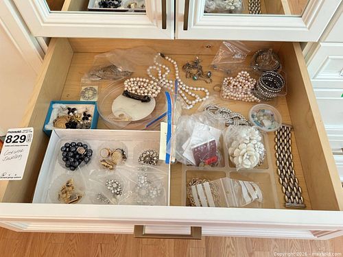 Mixed Costume Jewelry B (1 of 18)