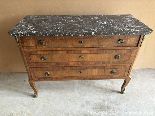 Lot #284 (1 of 4)