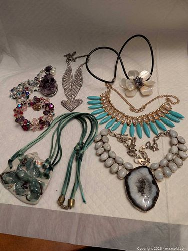 Costume jewelry (1 of 5)