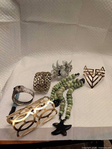 Costume jewelry  (1 of 5)