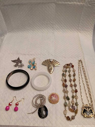 Costume jewelry (1 of 4)