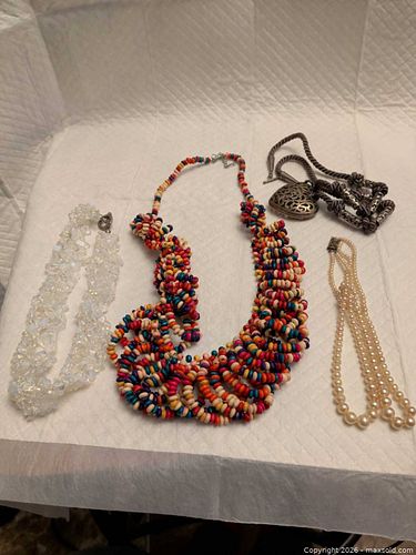 Costume jewelry (1 of 5)