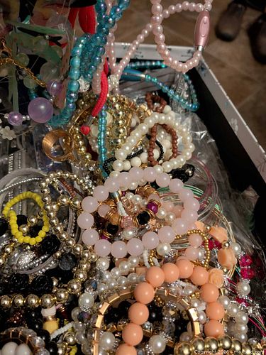 Costume jewelry and jewelry parts (1 of 3)