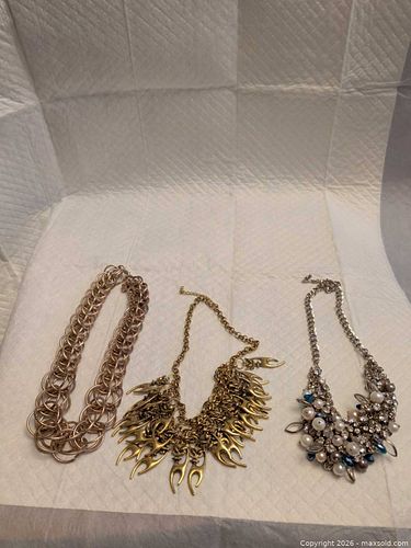 Costume jewelry necklaces (1 of 4)