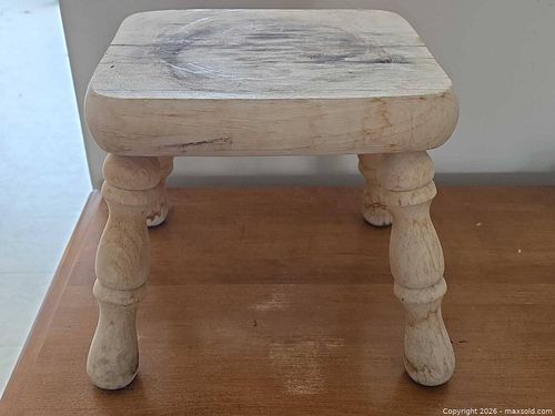 Old wooden tuffet (1 of 3)