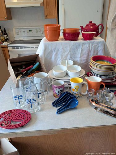 Trivet and other kitchenware (1 of 6)
