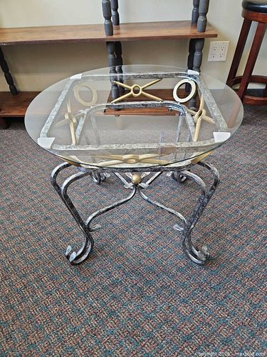Traditional Round Glass End Table with Metal Base (1 of 4)