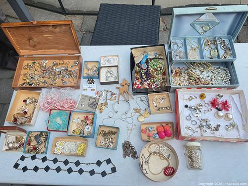 Huge collection of jewelry, earrings, pins, bracelets necklaces and more lot 332  (1 of 14)