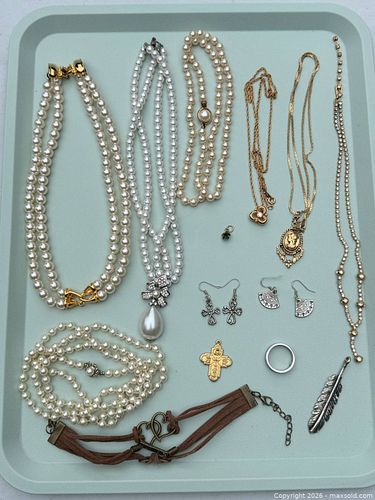 Mixed Jewelry Lot — Necklaces, Earrings, Pendant, Ring, Lot 750 (1 of 18)
