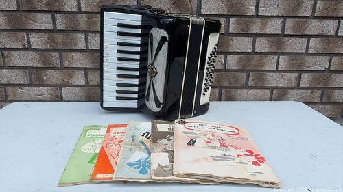 Vintage Contello Accordion Made in Italy and Sheet Music lot 626 (1 of 17)