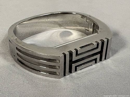 TORY BURCH Hinged Fitbit Silver-Toned Metal Bangle  (1 of 8)