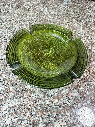 Mid-Century Green Hand-Blown Glass Ashtray, 7–8 in (1 of 5)