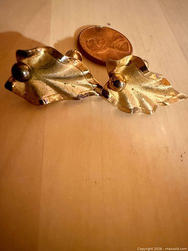 Boyd Bond Sterling Leaf Floral Screw-Back Earrings (1 of 3)
