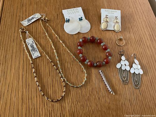 Jewelry lot includes Kate Spade (1 of 5)