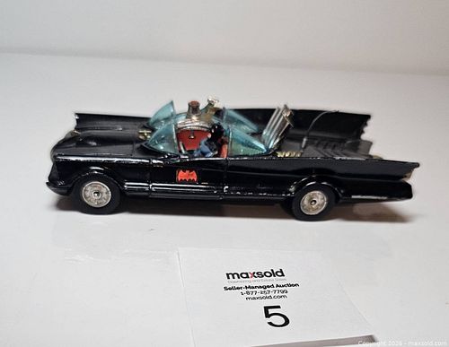 Corgi Toys Batmobile 1966 (1 of 13)