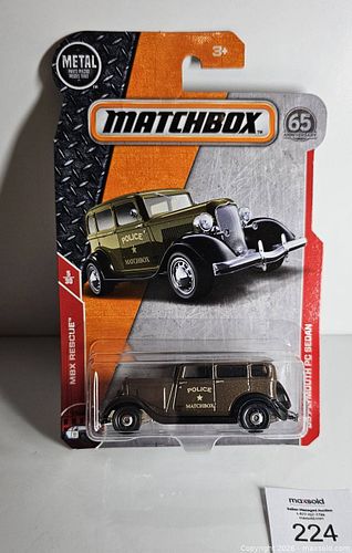 Hotwheels 1933 Plymouth Sedan (1 of 3)
