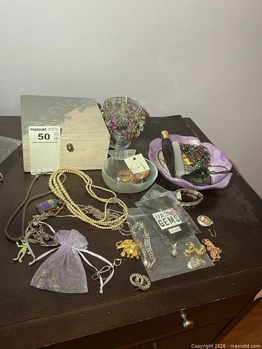 Costume Jewelry A (1 of 20)