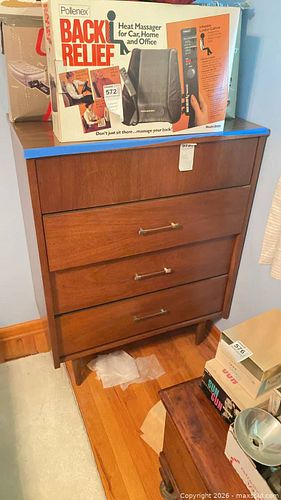 Lot #569 (1 of 8)