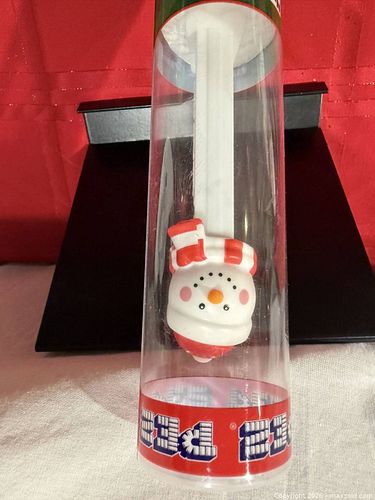 PEZ Snowman Candy Dispenser - Christmas (1 of 3)