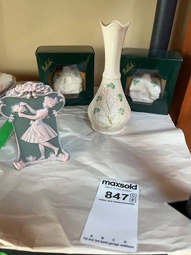 Belleek Porcelain Vase and Cottage Ornaments (1 of 14)