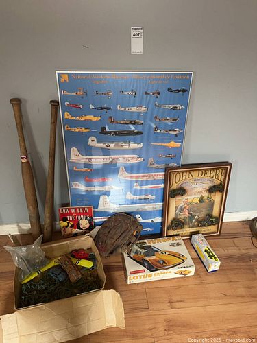 Lot: Toys, Posters, Models, Glove (1 of 19)