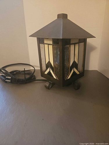 Stained glass lamp (1 of 7)