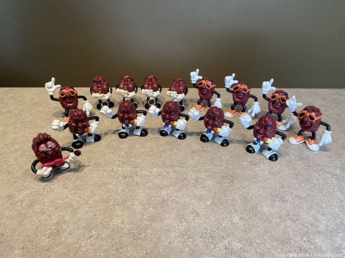Lot of 15 California Raisins Collectible Figurines (1 of 9)