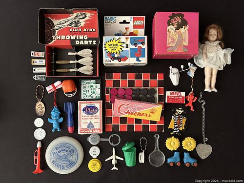 Lot of Assorted Vintage Toys, Games & Collectibles (1 of 18)