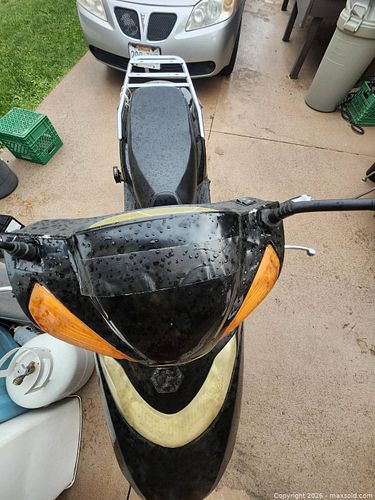 Emmo Electric Scooter / Moped — Black (1 of 6)
