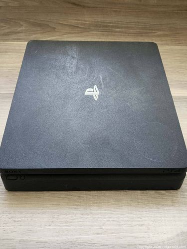 Sony PS4 Slim 500GB Black with Disc Drive (1 of 4)