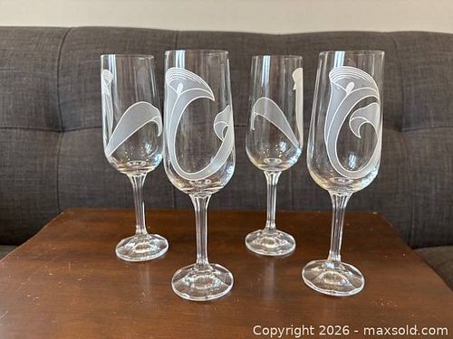 Set of 4 Glass Champagne Flutes with Etched Swirl (1 of 1)