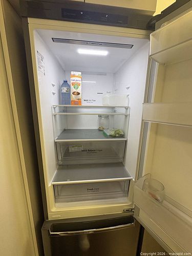 LG Bottom-Freezer Refrigerator (1 of 4)