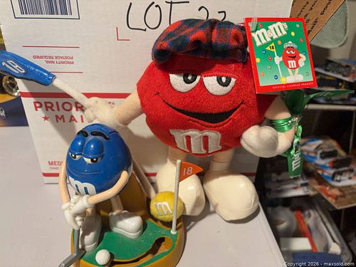 M&M's Golf-Themed Plush Figure with Mini Golf Base (1 of 4)
