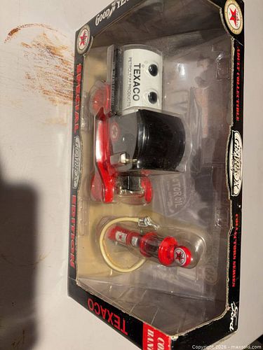 Lot #33 (1 of 5)